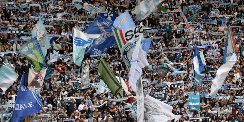 Lazio, caos in curva