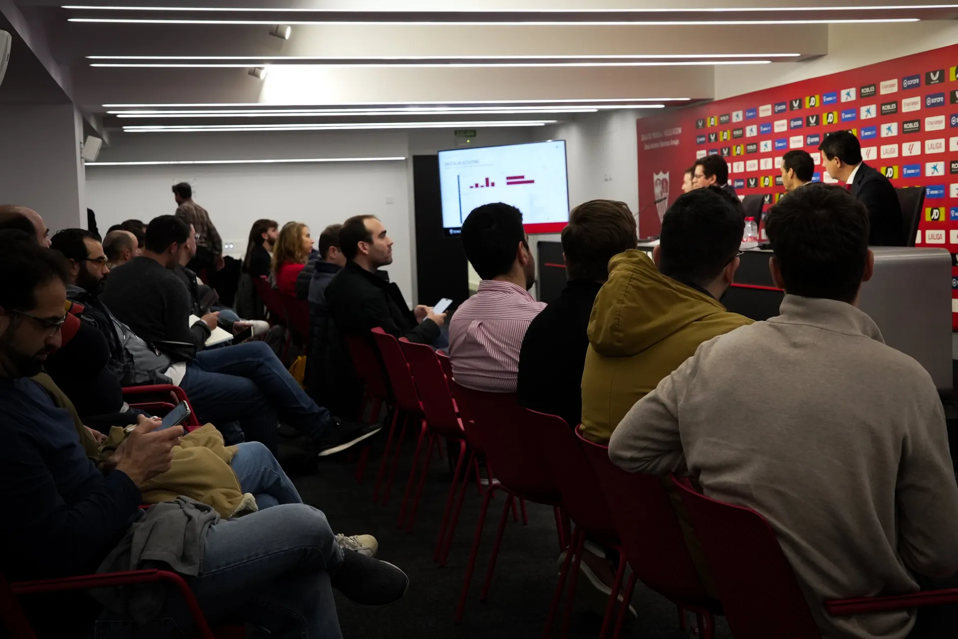 Il Siviglia FC sceglierà i nuovi talenti con l'AI generativa di IBM watsonx