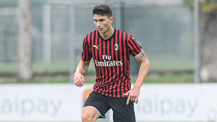 Milan, una squadra di Serie A bussa per Caldara