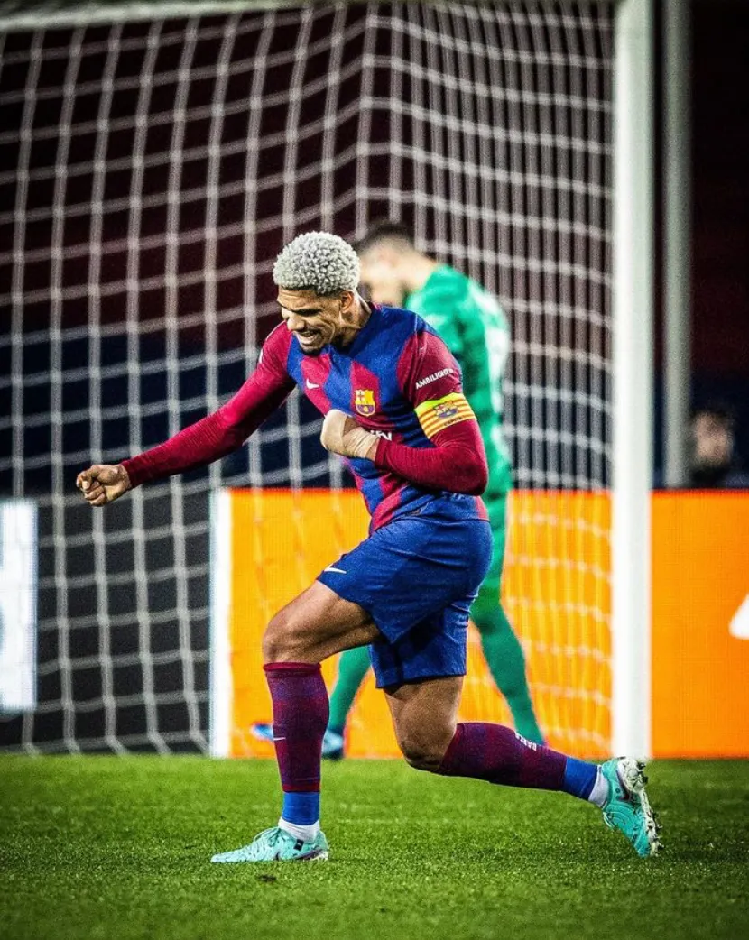 Araujo Barcellona Bayern Monaco