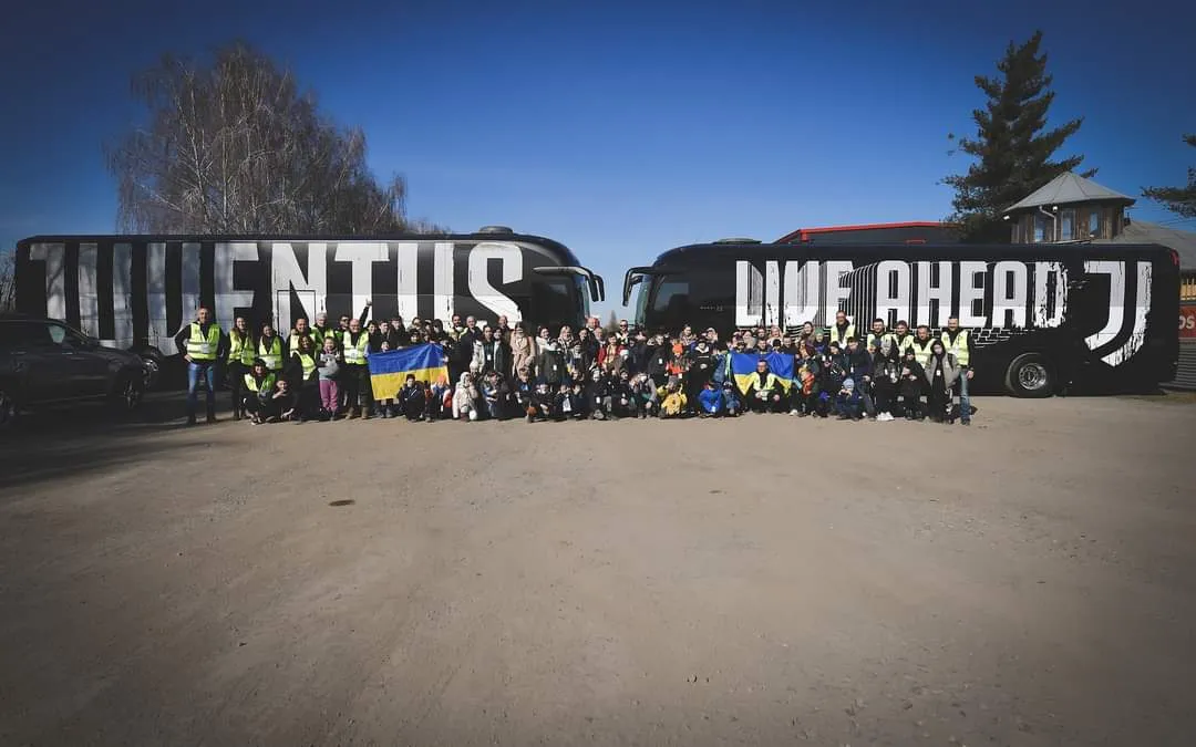 Juventus cuore d’oro, porta in Italia 80 profughi dall’Ucraina