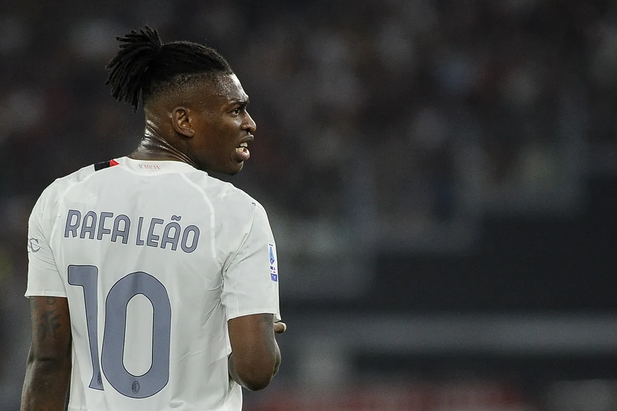 Milan, oggi gli esami per Leao: pessimismo a Milanello?