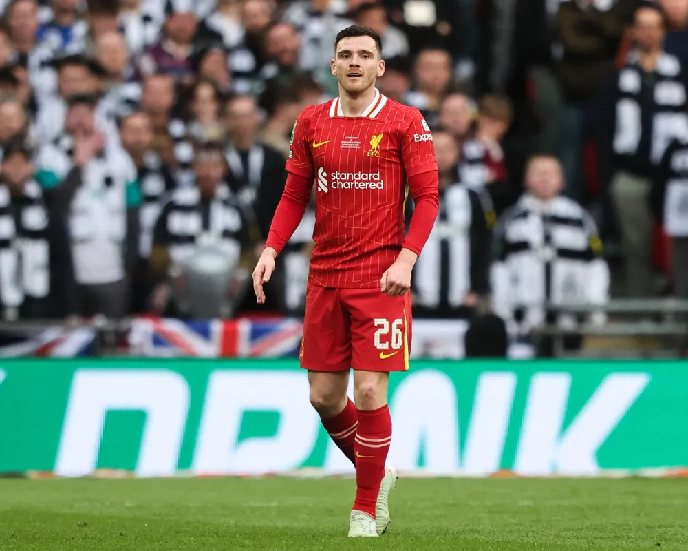 Tottenham, altri contatti con il Liverpool per Robertson