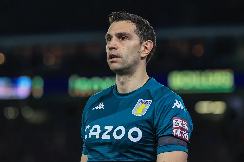 Aston Villa, Dibu Martinez in lacrime dopo la vittoria: è addio?