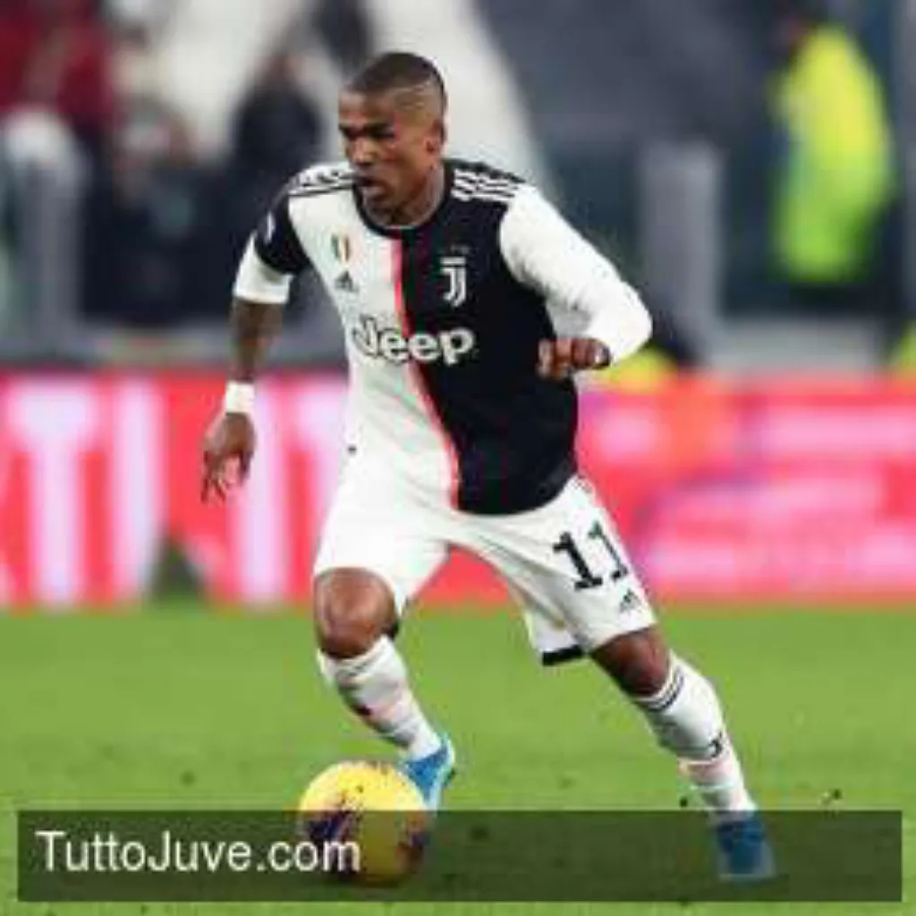 Douglas Costa chiude Juve Inter