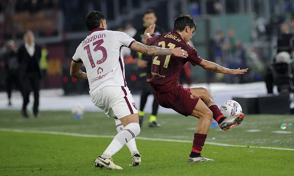 Roma, apprensione per Dybala che rischia di saltare il derby: le condizioni dell'argentino