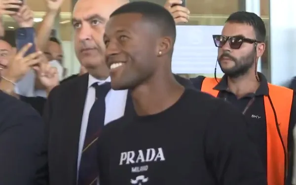 Wijnaldum, sbarcato a Roma: entusiasmo Capitale