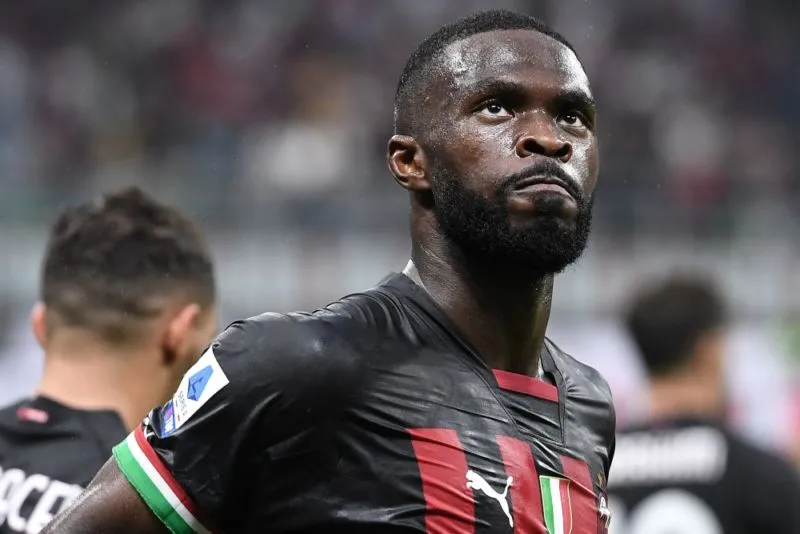 Milan, la Premier chiama Tomori: tre club su di lui | La risposta del difensore