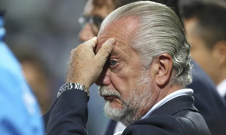 Il Napoli pensa alle opzioni future per la panchina