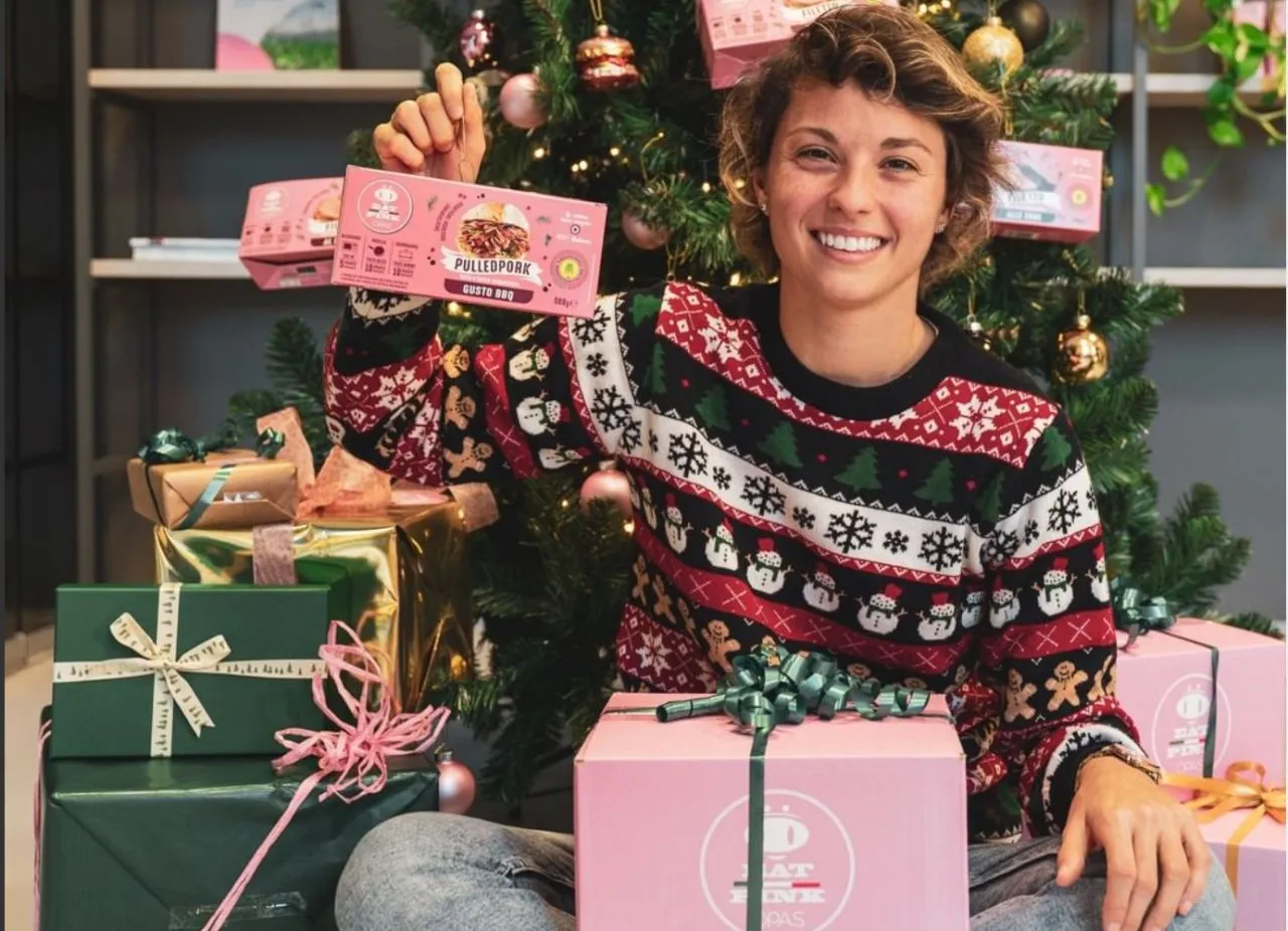 Valentina Giacinti firma con Eatpink
