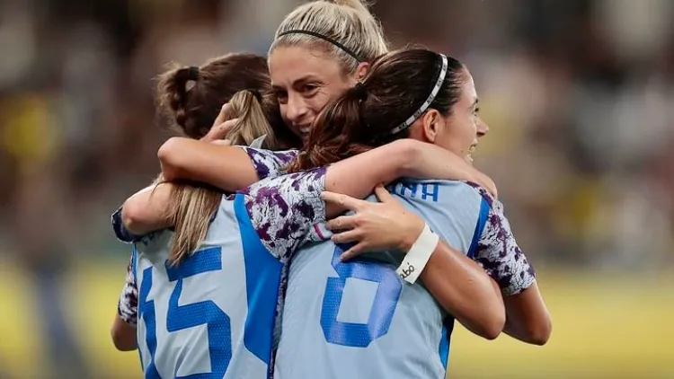 Nations League: le calciatrici spagnole col braccialetto