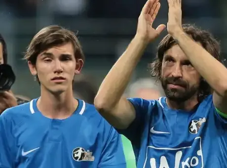 Pirlo schock: aggredito in auto a Torino