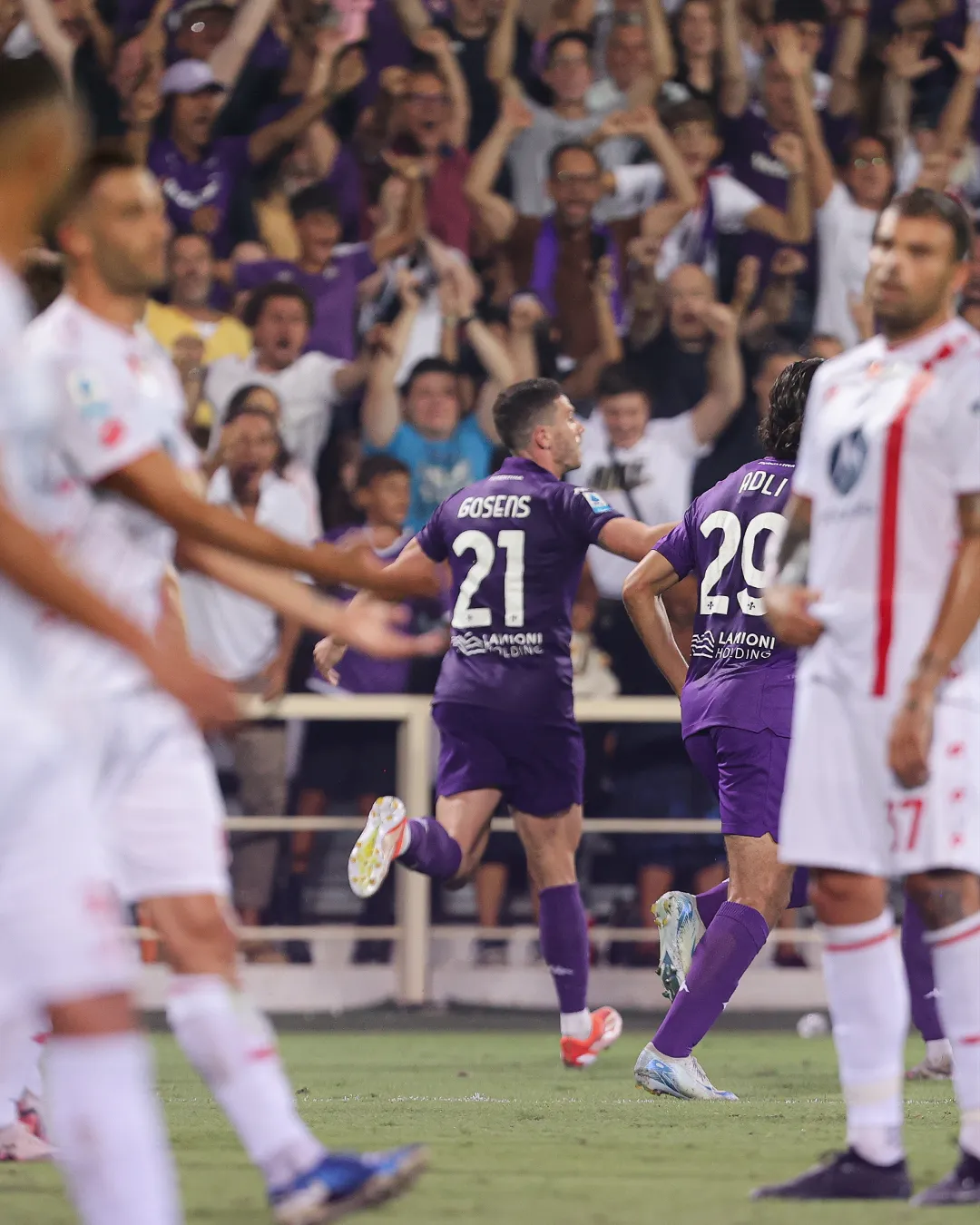 Fiorentina, Gosens prova a reagire: "Il Betis cantava negli spogliatoi, ecco cosa dobbiamo fare"