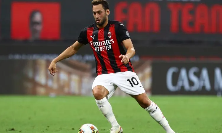 Milan: anche l'Atletico Madrid su Calhanoglu