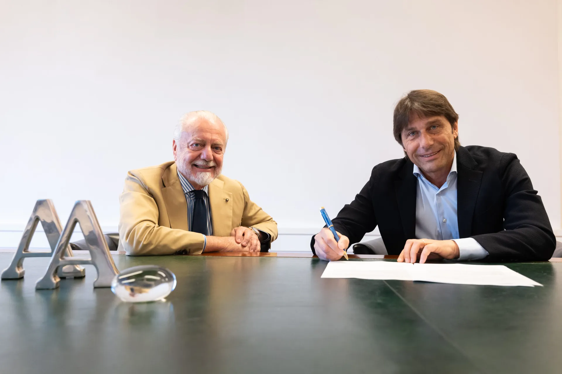UFFICIALE, Conte è il nuovo allenatore del Napoli!