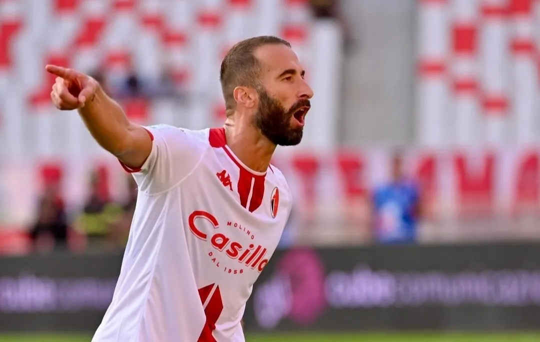 Bari, l'eterno capitano abdica: Di Cesare dice basta ed entra in dirigenza