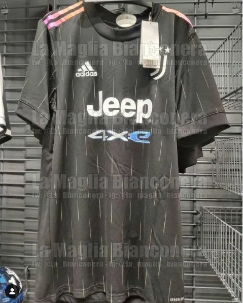 Seconda maglia Juve, ecco la fotografia