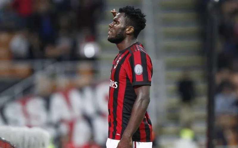 Milan si continua su Sensi, il PSG su Kessie