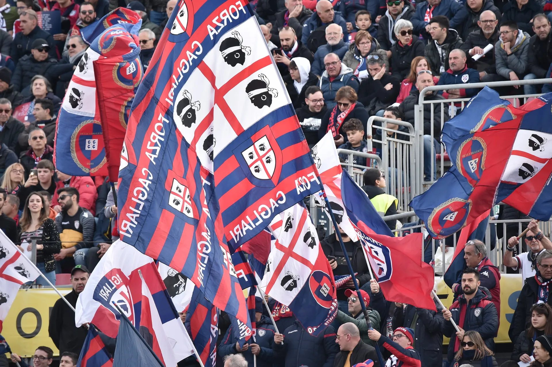 Il Cagliari ha chiuso per il centrocampista: ora è atteso in Sardegna