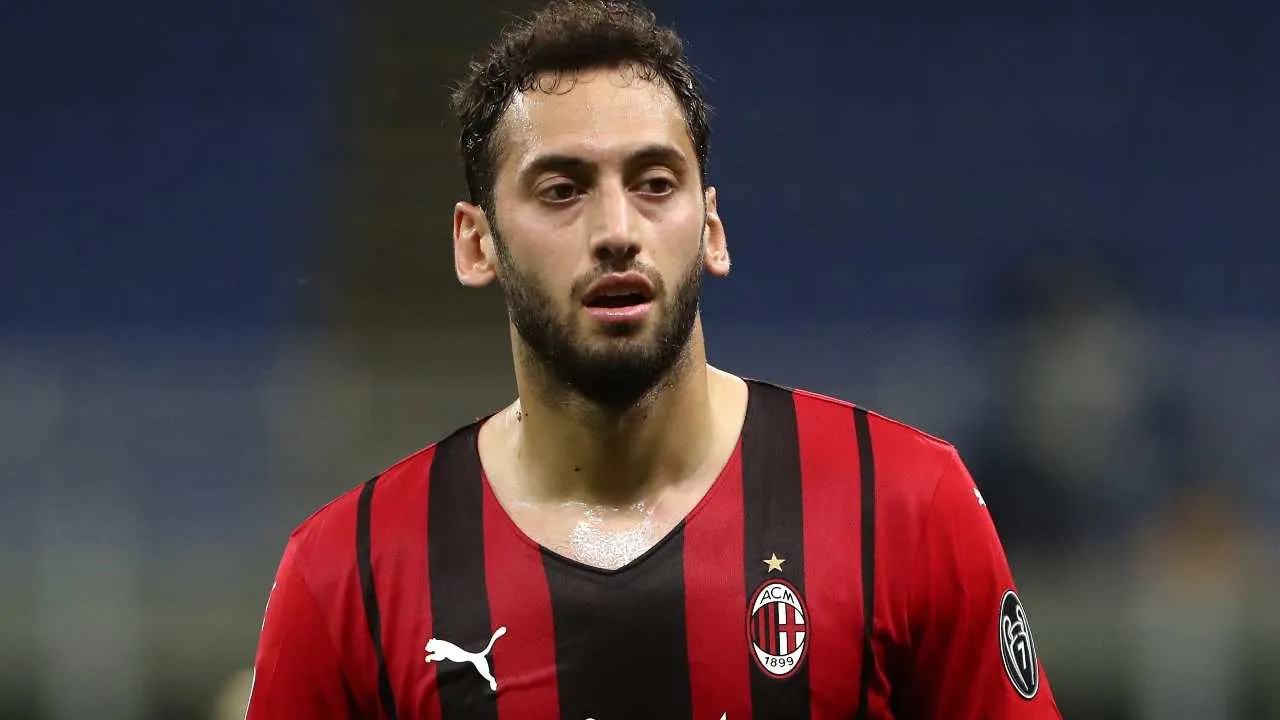 Milan, dubbi su Calhanoglu