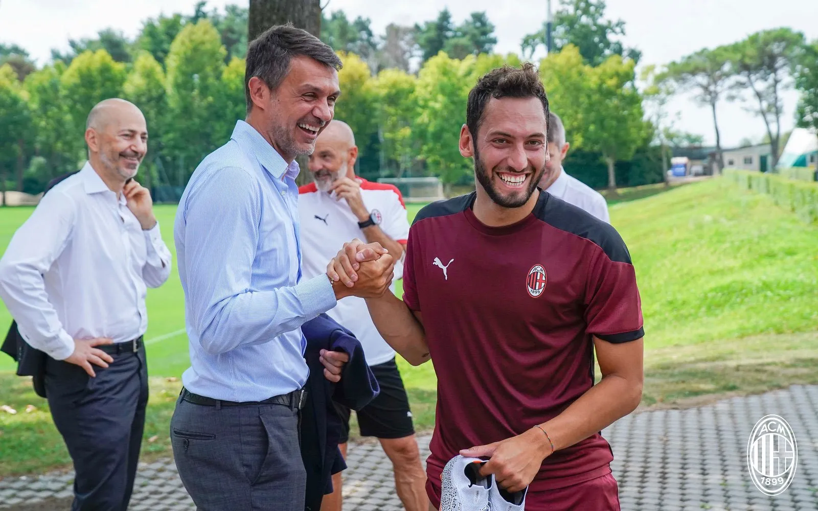 Calciomercato Milan, trovato l’erede di Calhanoglu: affare da 30 milioni