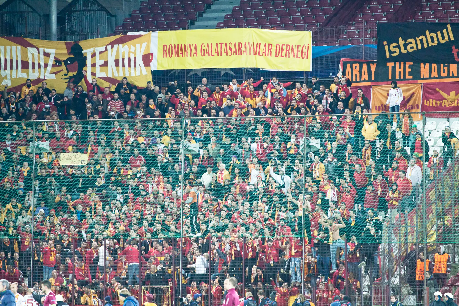 Turchia, scontri tra Fenerbahce e Galatasaray