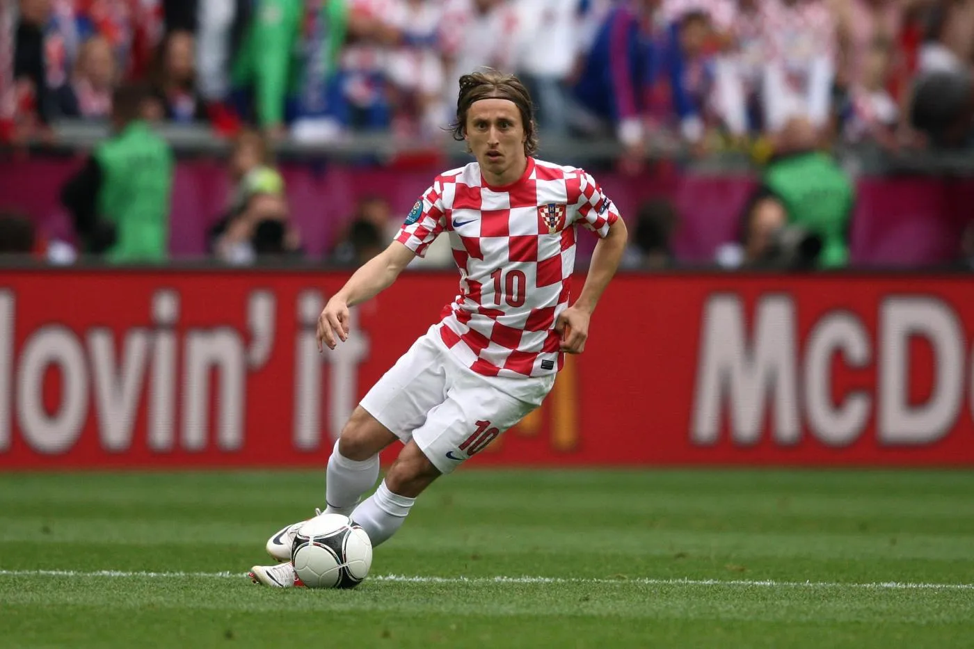 Modric posa con la nuova maglia