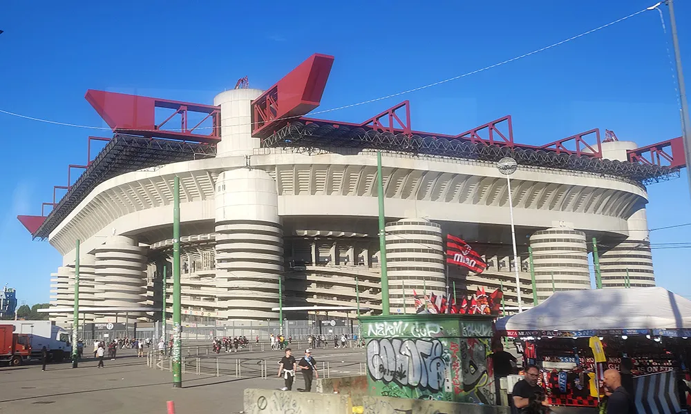 José Altafini: "San Siro è lo stadio ideale per seguire una partita. De Laurentiis ha ragione sul Maradona"