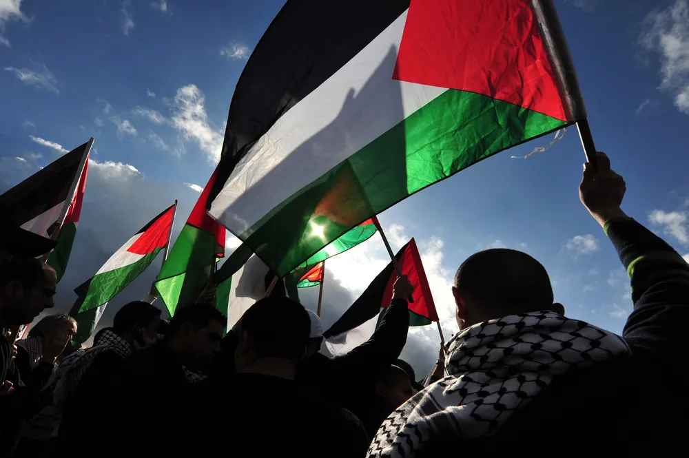 Gaza, striscioni e proteste di solidarietà da Napoli e Genoa