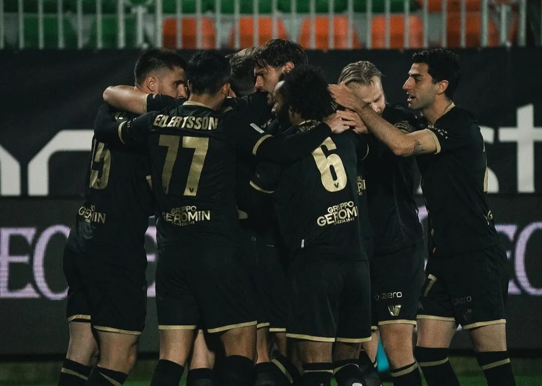 Venezia - Cremonese 2-1, Vanoli rimonta e raggiunge il Como | Le pagelle lagunari