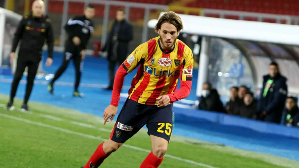 Lecce, Gallo dopo il rinnovo: "Un orgoglio vestire questa maglia"