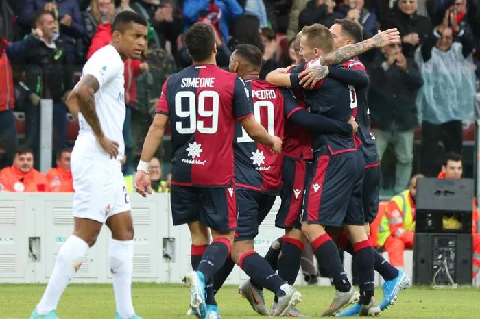 Il ciclone Cagliari si abbatte su una piccola Fiorentina