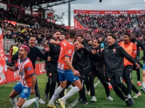 Liga, Girona: poker al Barcellona e primato solitario