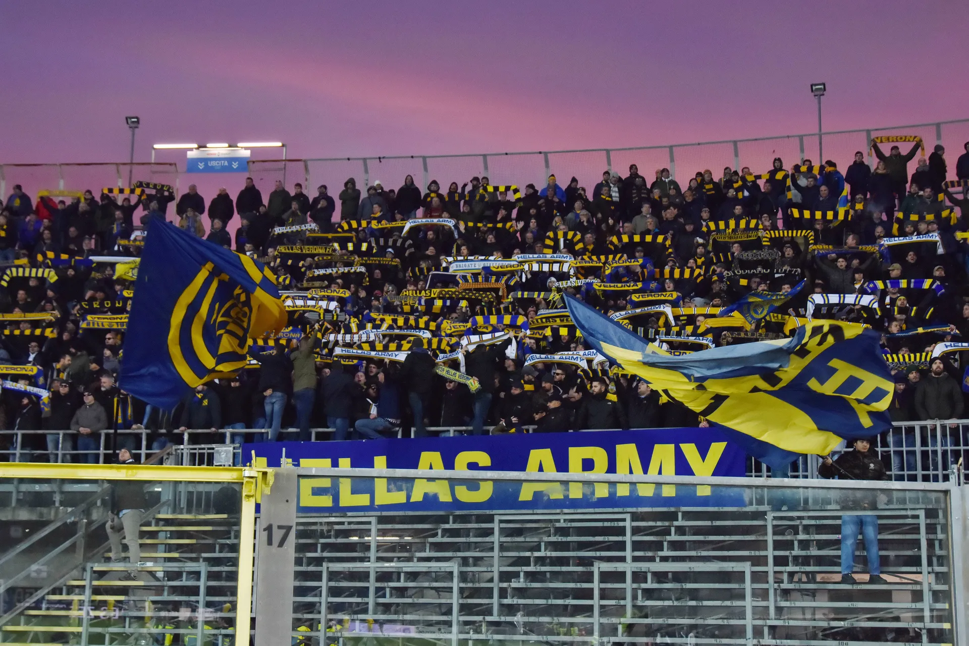 Hellas Verona, doppia cessione in difesa