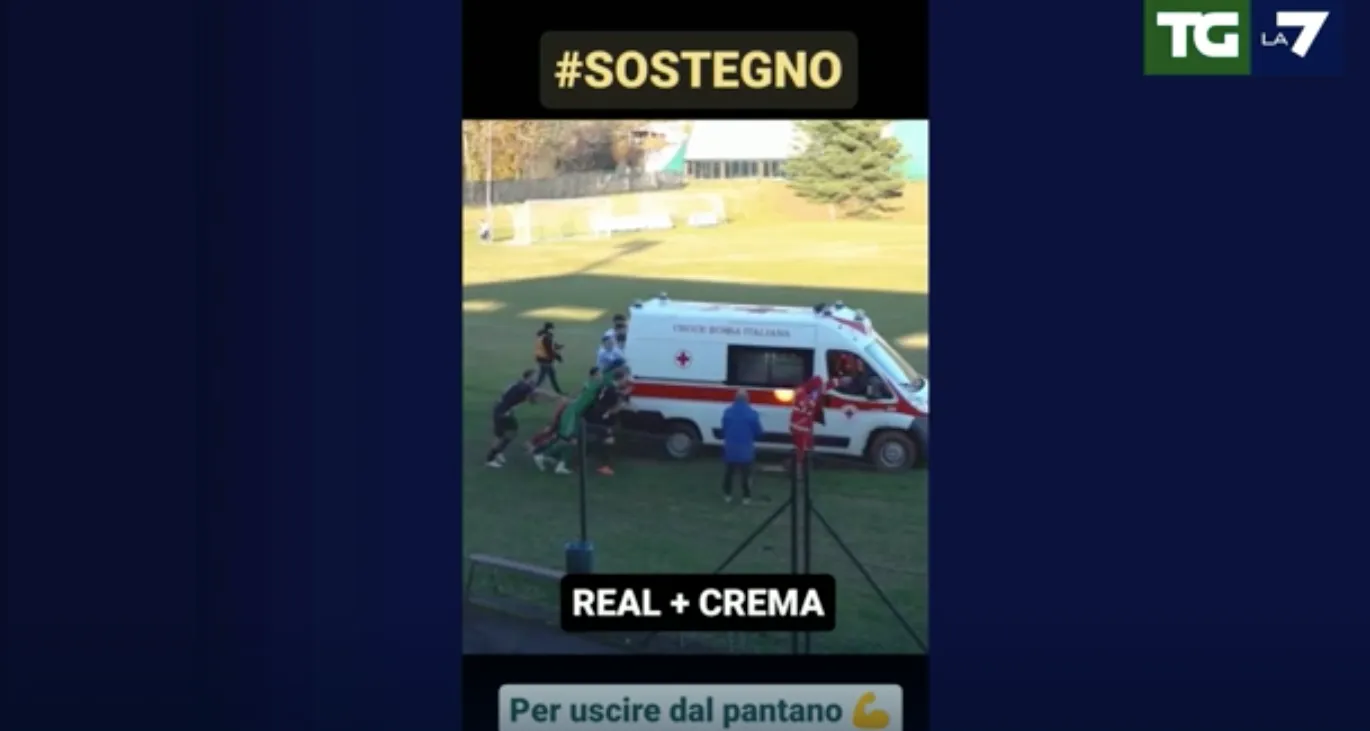 Serie D: ambulanza nel fango