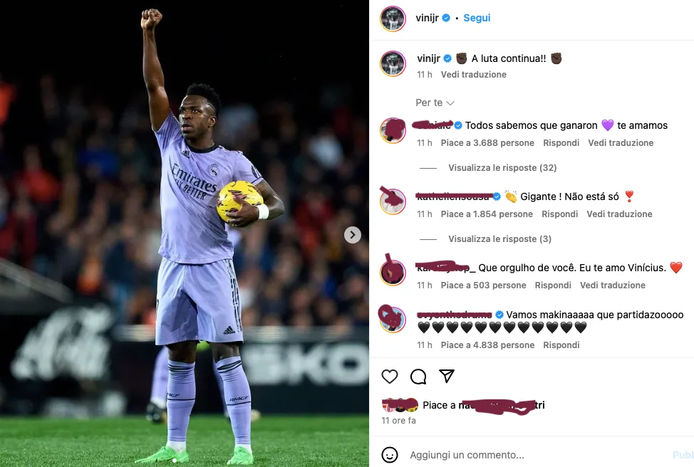 Mai visto finale così, Vinicius esulta col pugno contro i cori razzisti