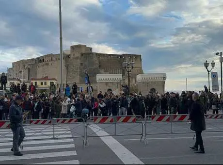 Napoli-Milan, un prepartita rovente: dagli insulti agli appostamenti davanti all’hotel