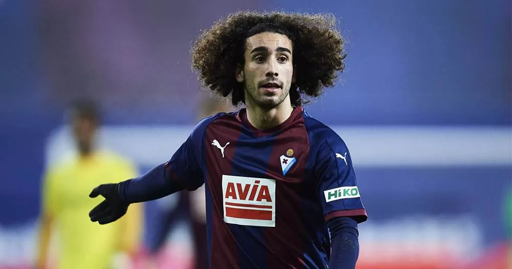 Napoli su Cucurella del Barcellona