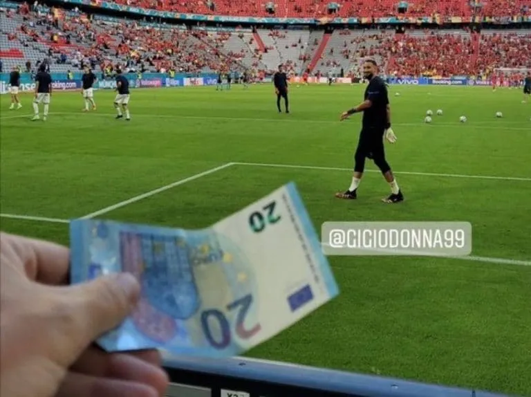 "Donnarumma vuoi 20 euro?", la risposta del portiere è sorprendente