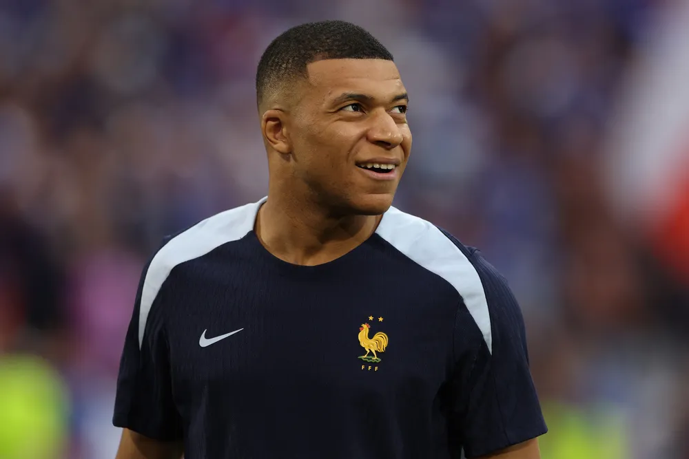 Super Mbappé: 50° gol con la Francia