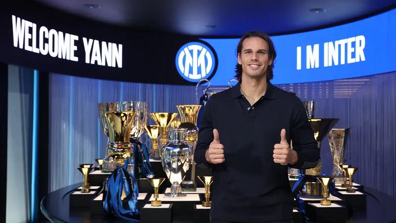 Yann Sommer ha parlato di questo primo mese da nuovo giocatore dell'Inter. Durante un'intervista rilasciata ad SRF, l'estremo difensore ha rilasciato alcune dichiarazioni sulle prime sensazioni da nuovo portiere dell'Inter: "Al Bayern era una storia diversa, fatta di successi e grandi emozioni. Adesso sono all'Inter, sono stato fortemente voluto, inoltre sono il numero uno e questo è l'importante". Poi ha fatto un passaggio su Spinelli: "Il confronto con lui è molto buono. Mi aiuta sui passi e l'esplosività".