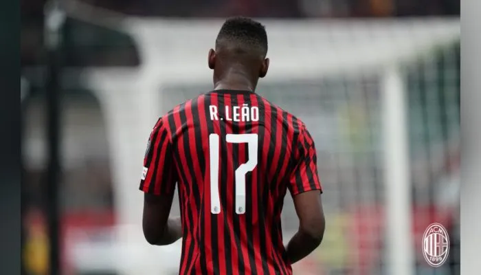 Milan: oltre il danno la beffa, Leao beve e fuma in discoteca