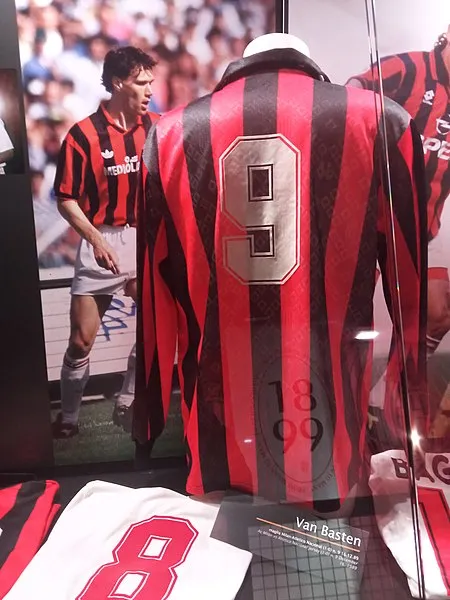 Weah: debutto a San Siro, stadio anche di Marco Van Basten