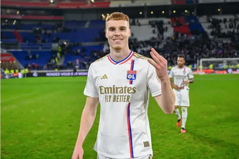 Juventus su O'Brien per il dopo-Bremer, ma il Lione non intende cederlo