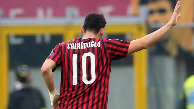 Milan: la decisione su Calhanoglu