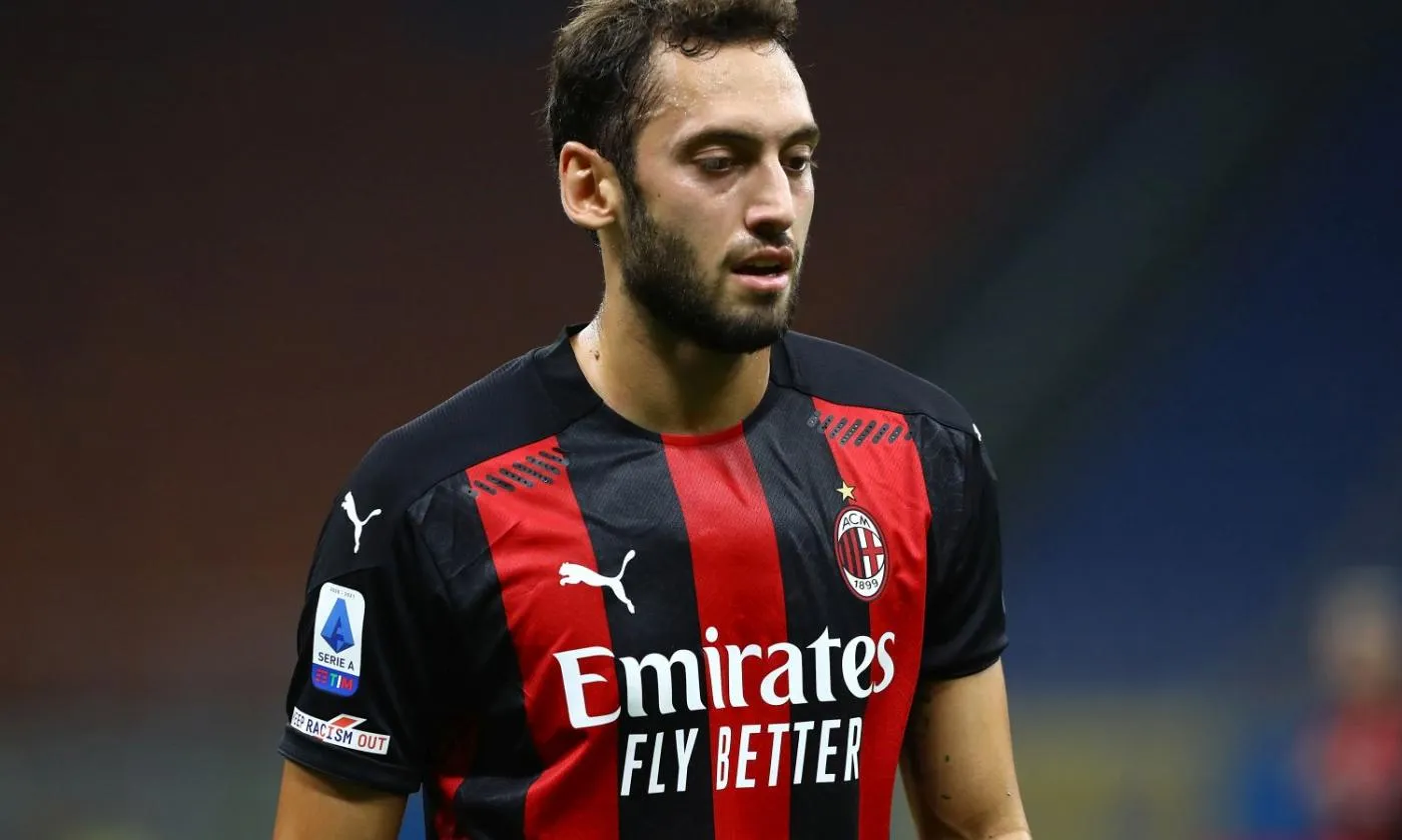 Calciomercato Milan, Calhanoglu pensa alla Juventus: pronto il sostituto