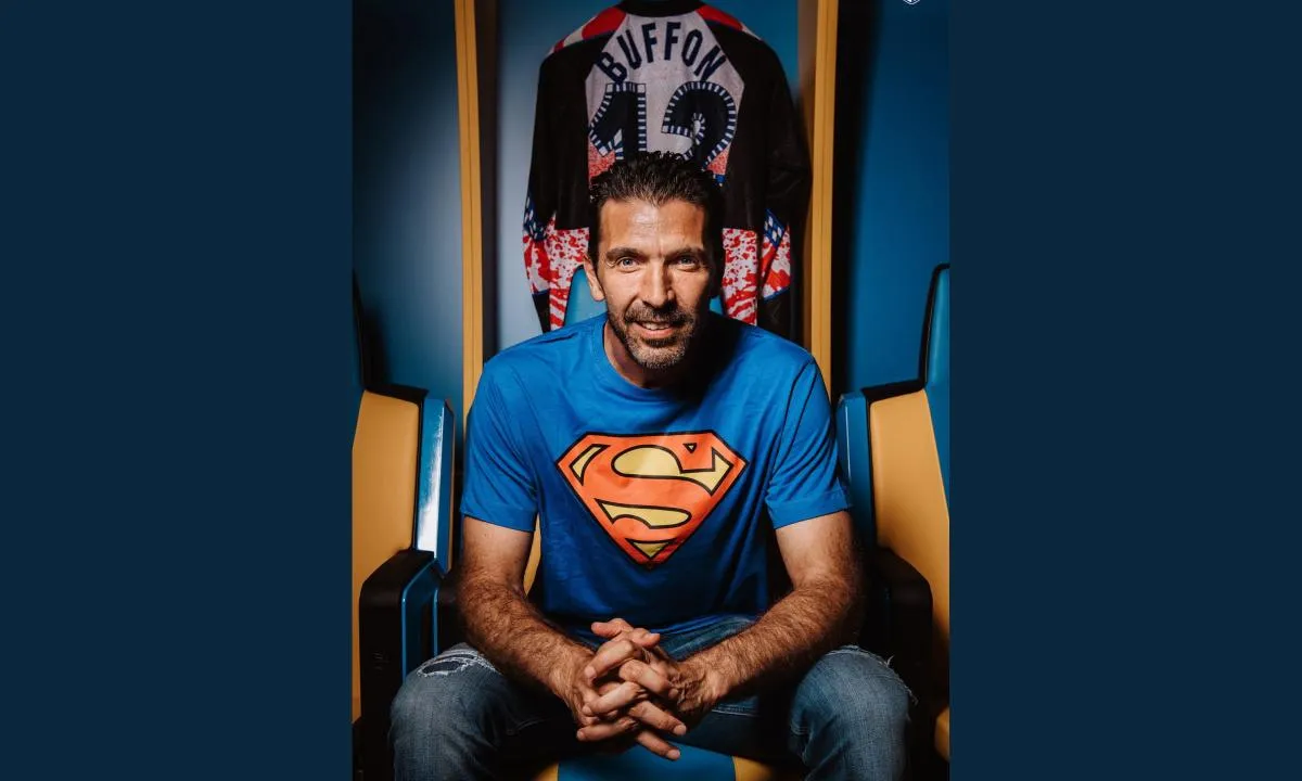 Buffon, niente dimissioni: "Darò il massimo per la maglia azzurra"