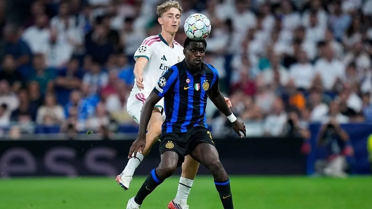 Inter, i club di Premier League tornano su Thuram: ora però è di nuovo centrale-2