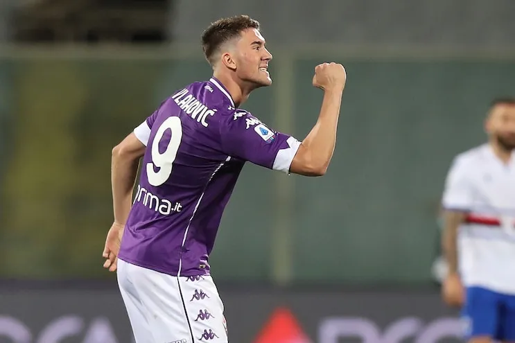 Caos Fiorentina, il Milan assalta Vlahovic ma non è solo: i dettagli