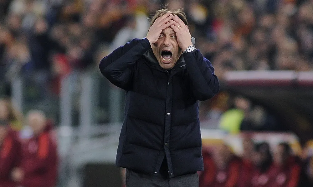 Napoli, allarme difesa: Conte deve inventare